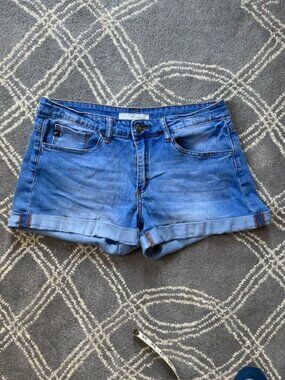 KanCan Cuffed Mid-Rise Med Wash Stretchy Denim Jean Shorts Woman's W9-28